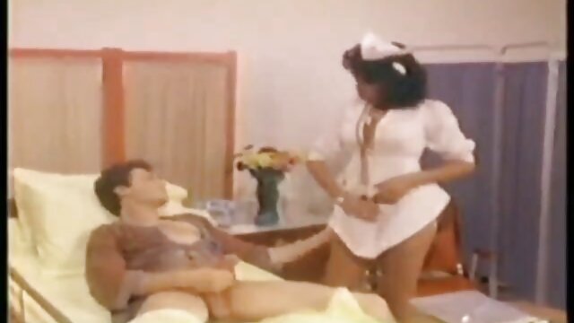 पोर्न मॉडल एक स्ट्रैपआन के साथ अपनी प्रेमिका को संतुष्ट करता है गुजराती सेक्सी पिक्चर मूवी