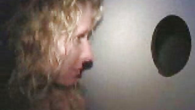 एक युवा वासनापूर्ण मूवी सेक्सी पिक्चर वीडियो में गोरा सख्त रूप से एक फालूस को चूसता है और उसके साथ उसकी चूत में चुदाई करता है