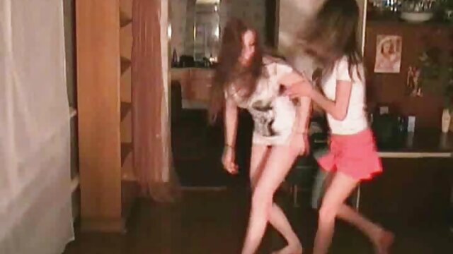 युवा आबनूस अश्लील मॉडल फुल सेक्सी मूवी वीडियो में एक गंजे आदमी के साथ गुस्से में बेकार है और शांत शांत